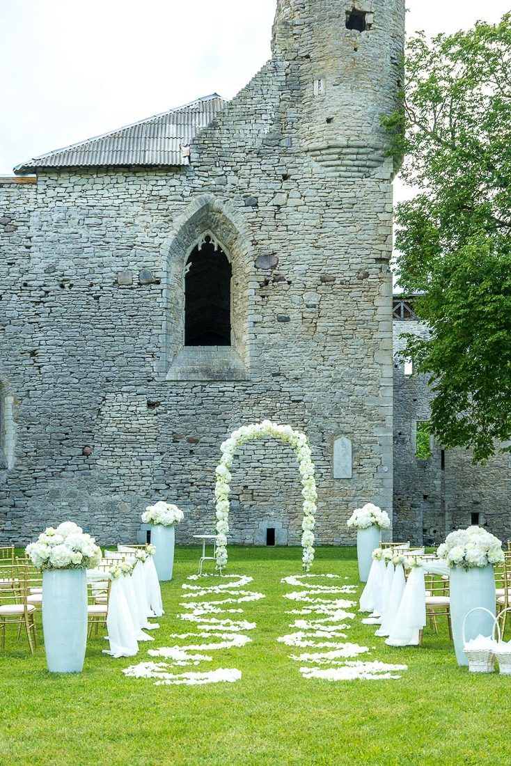 All-white-wedding-in-manor-9