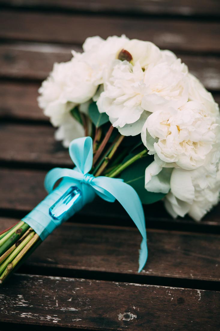 Blue-white-rustic-wedding-8